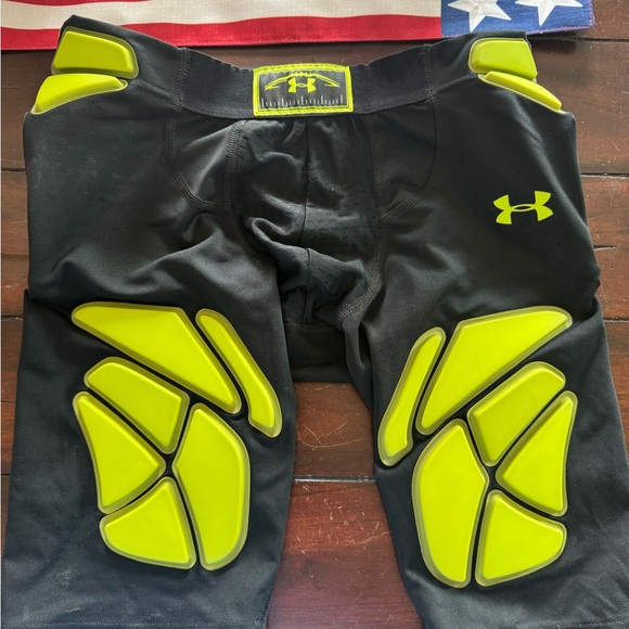 Under Armour Black Pad Shortsa s Shirt with Neon Accents for under football pads - Picture 1 of 7